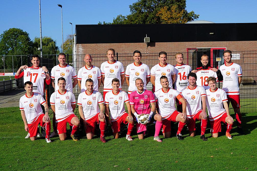 Carteam Autoservice Ronald Groot sponsort SV De Rijp