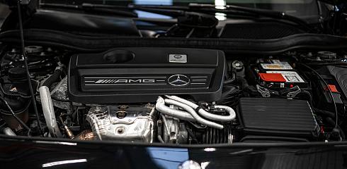 Motor onder motorkap