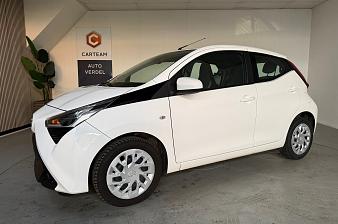 Toyota Aygo 1.0 VVT-i x-play Airco, Carplay-navigatie, Camera+sencoren, Stoelverwarming,