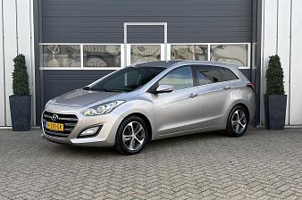 Hyundai i30 Wagon 1.6 GDi Comfort | Parkeer sensoren | Stoel verwarming | Climate | Airco |