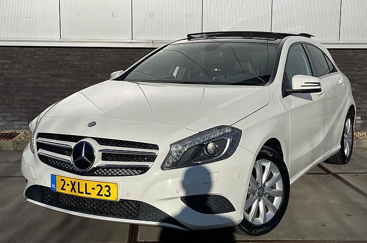 Mercedes-Benz A-Klasse 180 Ambition, Panorama dak, Sport stoelen, Xenon verlichting, Dealer onderhouden