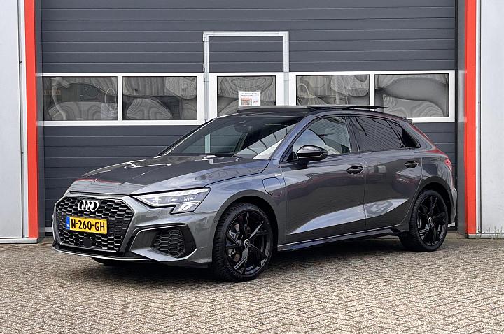 Audi A3 Sportback 40 TFSI e Business edition | S-Line | Pano | Camera | LED |