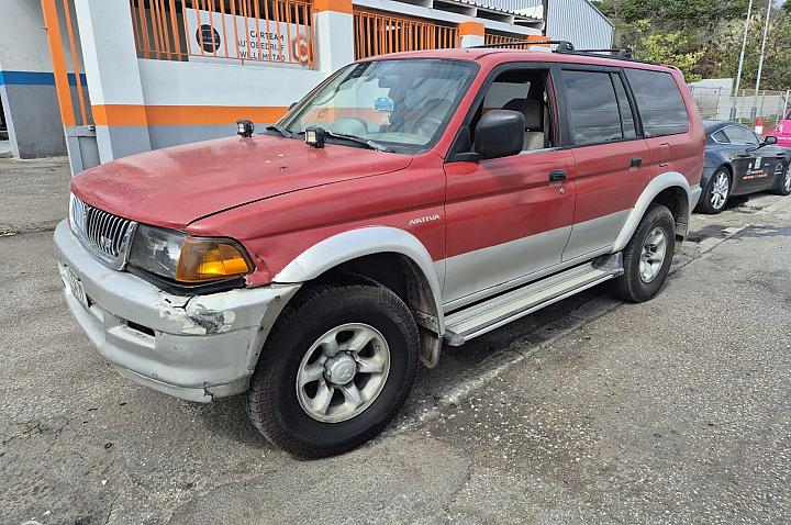 Mitsubishi Nativa V6