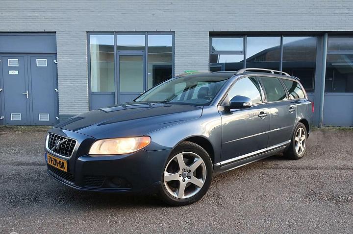 Volvo V70 2.5T Momentum | Youngtimer | PDC | Navi | Leer | verkocht