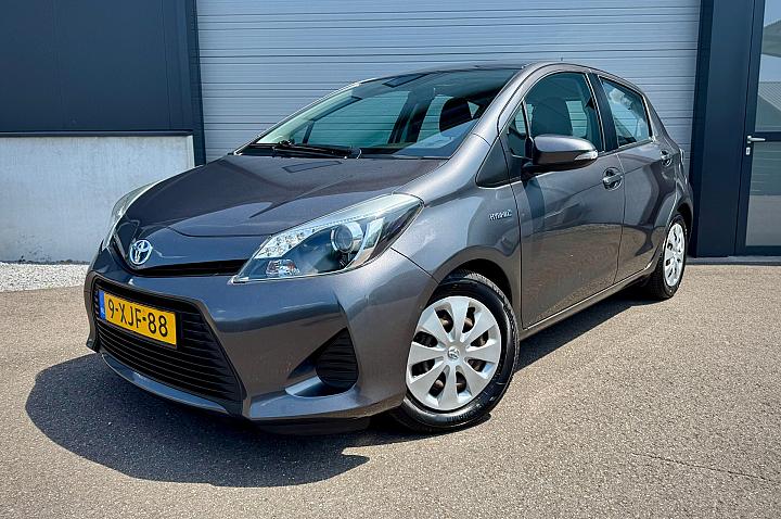 Toyota Yaris 1.5 Full Hybrid Aspiration / Camera / Cruise / Clima