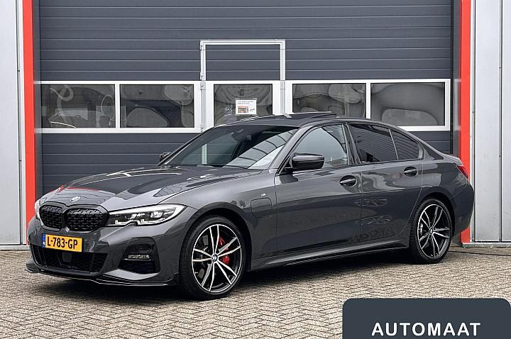 BMW 3 Serie 330e eDrive Edition M sport | Head Up | Pano | LED | Individual | Camera | NAP |