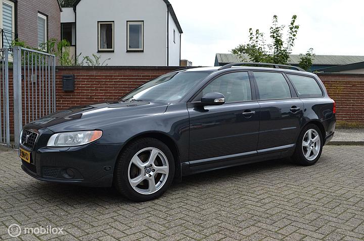 Volvo V70 2.5FT Momentum | Trekhaak | Xenon | Nivomat| Youngtimer