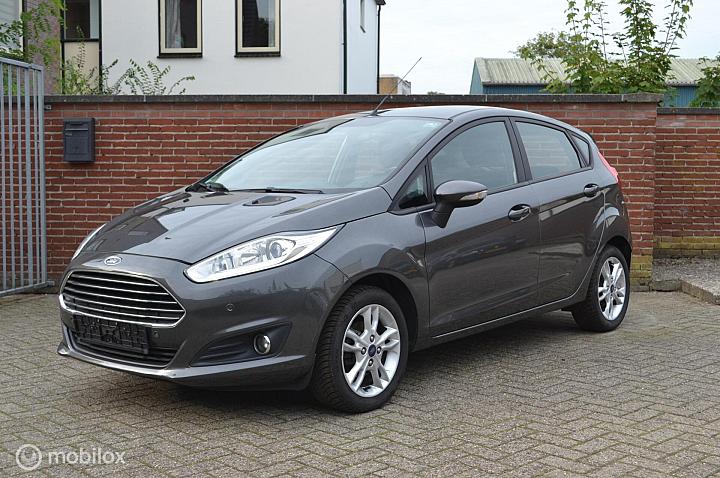 Ford Fiesta 1.25 Titanium | Stoelverwarming | Airco | Parkeersensoren V+A | Verkocht