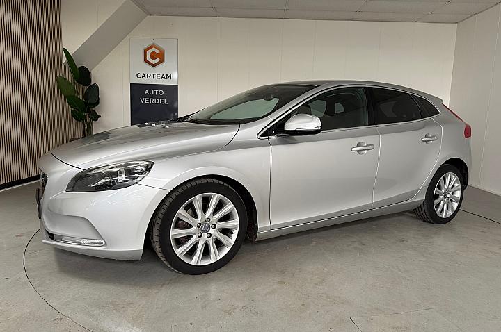 Volvo V40 1.6 D2 Summum Automaat, Airco, Trekhaak, LMV, Navigatie