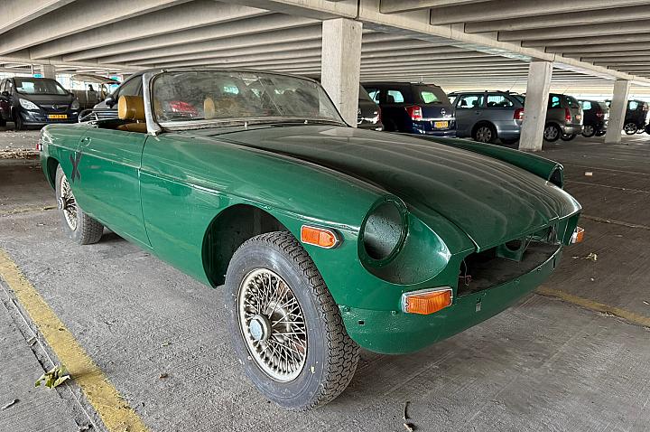 MG B type 1.8 Roadster carroserie gerestaureerd+alle onderdelen+Losse motor