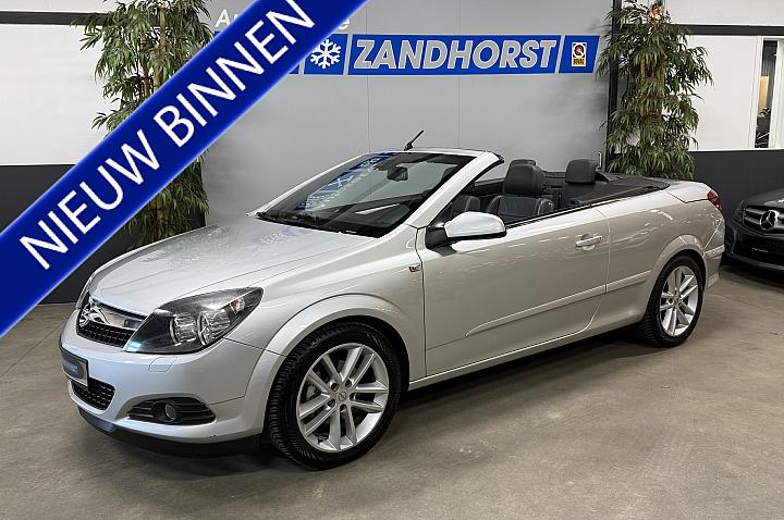 Opel Astra TwinTop 1.8 Cosmo // Leer // Trekhaak // LM velgen