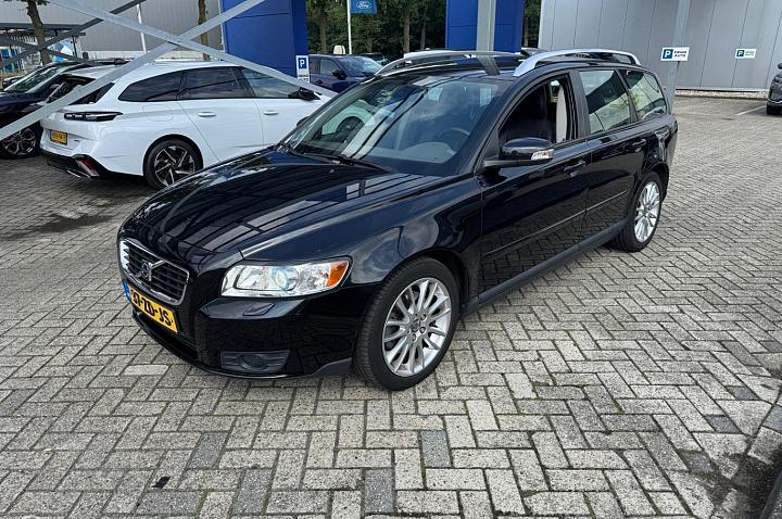 Volvo V50 2.4 Edition II | Xenon | Parkeersensoren | Leer | Trekhaak | Youngtimer | Verkocht