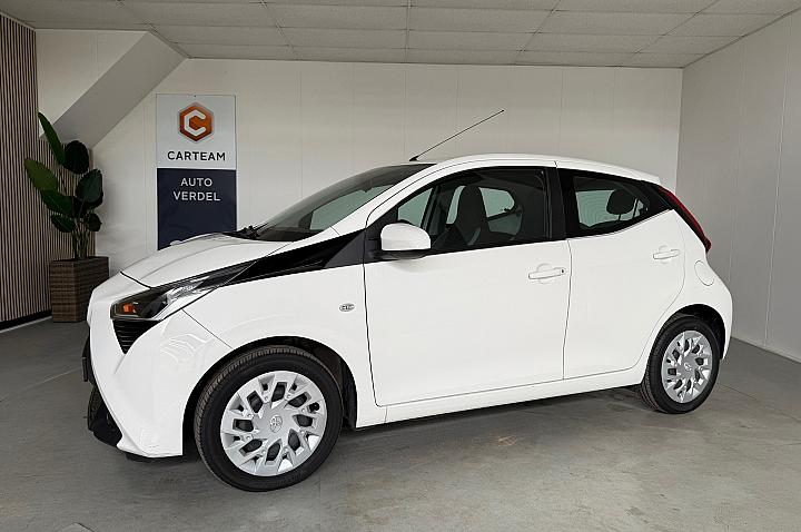 Toyota Aygo 1.0 VVT-i x-play Airco, Navigatie, Cruise control