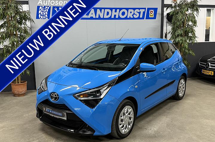 Toyota Aygo 1.0 VVT-i x-play // Camera // Autom. // Navi