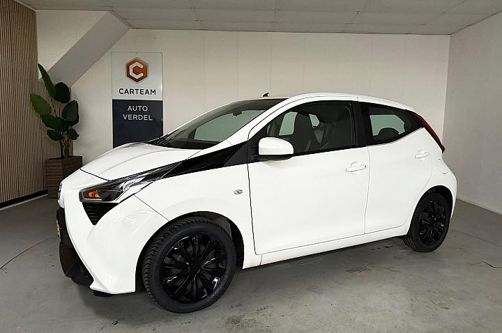Toyota Aygo 1.0 VVT-i x-play Black & White limited Airco, Navigatie
