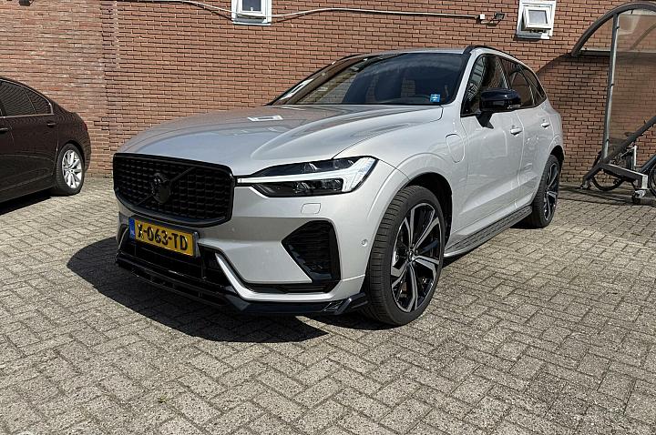 Volvo XC60 2.0 T6 Plug-in hybrid AWD Ultimate Dark | Head-up | Stoel + Stuurverwarming | Trekhaak | 360 gr came