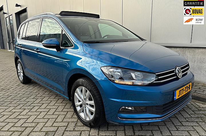 Volkswagen Touran 1.4 TSI Highline 7p / Panorama dak / Camera / Carplay