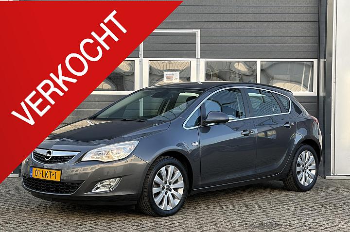 Opel Astra 1.6 Turbo Cosmo | Lichtmetaal | Climate | Navi | Parkeer sensoren |