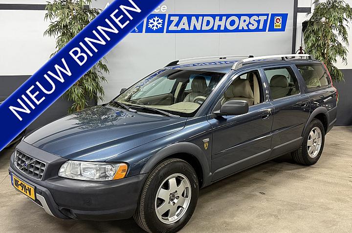 Volvo XC70 2.4 D5 Kinetic AWD // Leer // Trekhaak