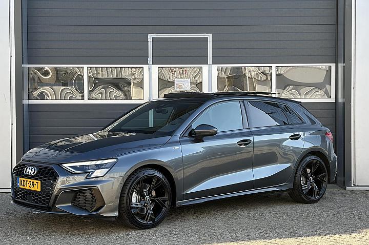 Audi A3 Sportback 35 TFSI S Line Edition | Pano | LED | Parkeer sensoren | Stoel verwarming |
