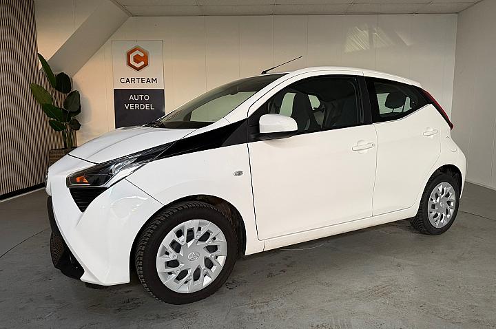 Toyota Aygo 1.0 VVT-i x-play Airco, Carplay-navigatie, Camera+sencoren, Stoelverwarming,