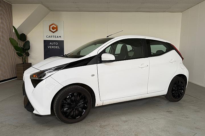 Toyota Aygo 1.0 VVT-i Black&White X-play Airco, Cruise control, Camera achteruitrijden.