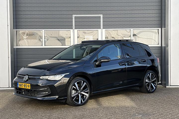 Volkswagen Golf 1.5 eHybrid Life Edition | Pano | LED | Camera | Parkeer sensoren |