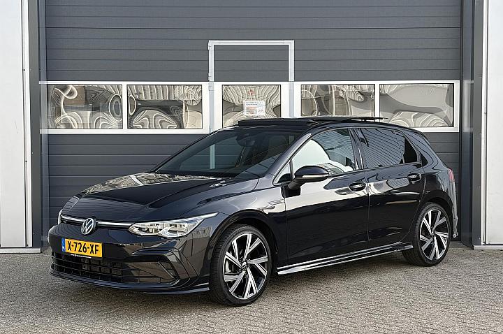Volkswagen Golf 1.5 eTSI R-Line Business | Panoramadak | Keyless | Stoel verwarming | Camera |