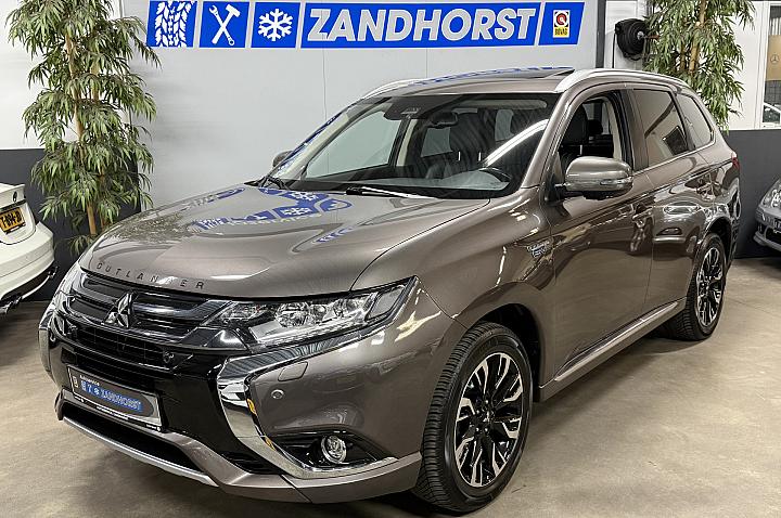 Mitsubishi Outlander 2.0 PHEV Pure // Leer // Camera // Schuifdak