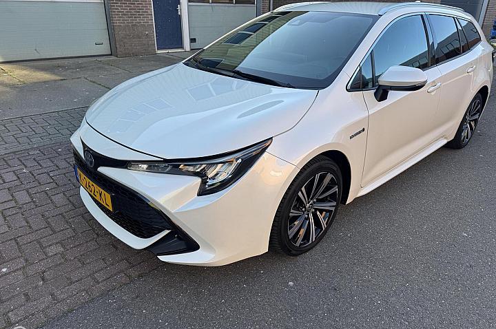 Toyota Corolla Touring Sports 1.8 Hybrid Business+