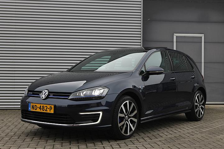 Volkswagen Golf 1.4 TSI GTE Connected Series I PHEV I Aut. I Pano.dak I Carplay I Navi