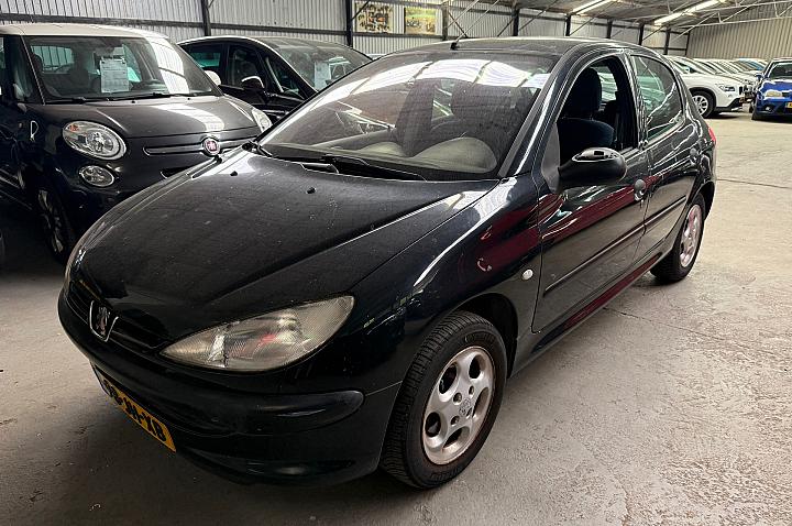 Peugeot 206 1.4 XT AUTOMAAT, Trekhaak INRUILAUTO APK tot 11-08-2026