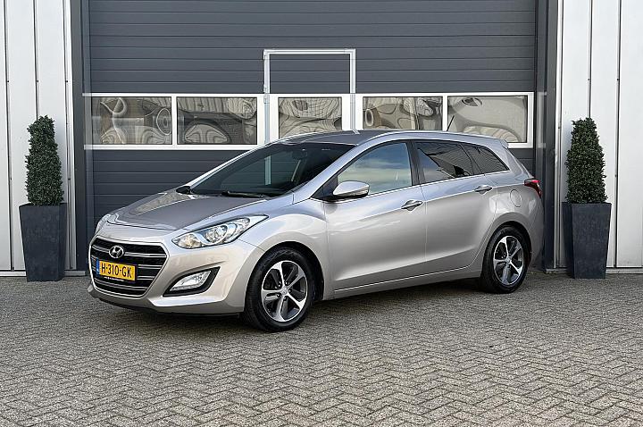Hyundai i30 Wagon 1.6 GDi Comfort | Parkeer sensoren | Stoel verwarming | Climate | Airco |